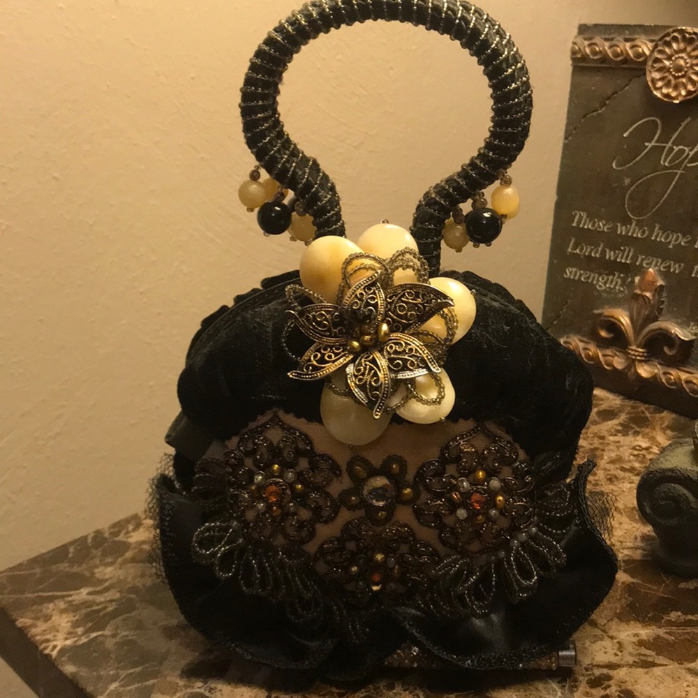 You must have a Mary Frances 👜 clutch!’